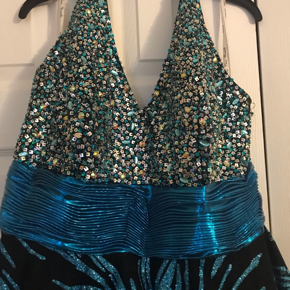 Dress - Picture 5 of 5